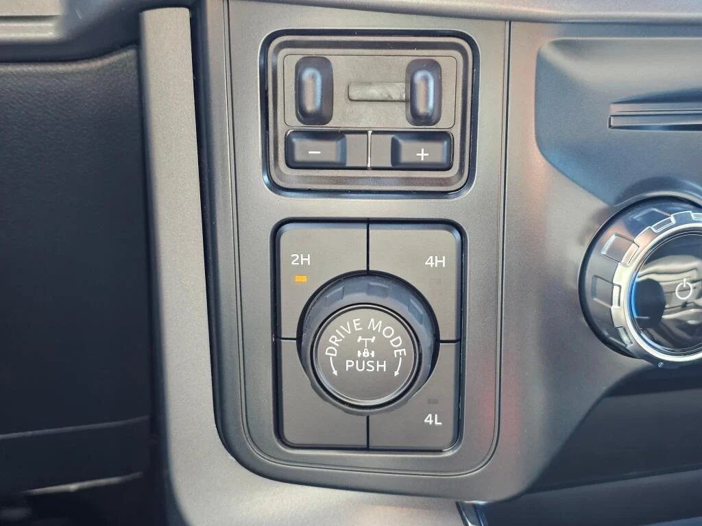 New 2026 Carbonized Gray Metallic Ford XLT image 33