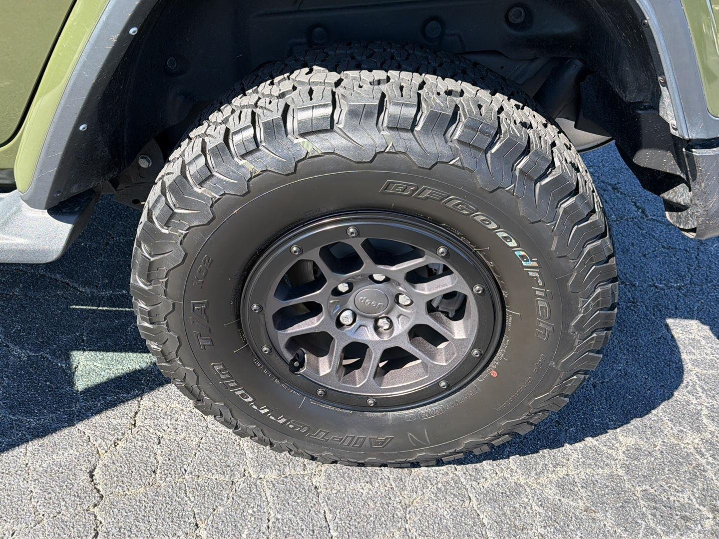 Used 2023 Sarge Green Clearcoat Jeep Rubicon image 40