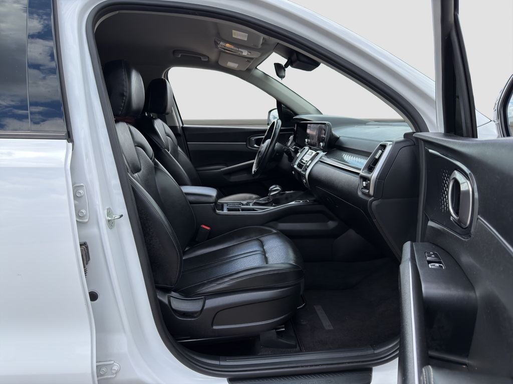 Used 2023 White Kia S image 16
