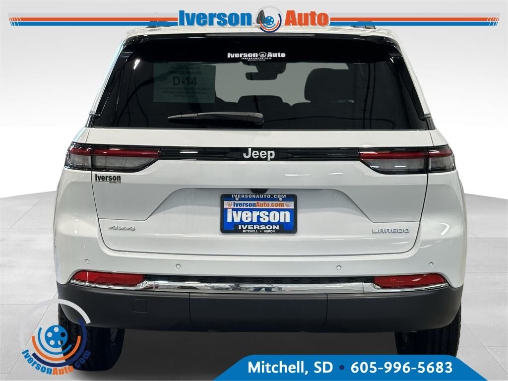 2025 Jeep Grand Cherokee Laredo photo 4