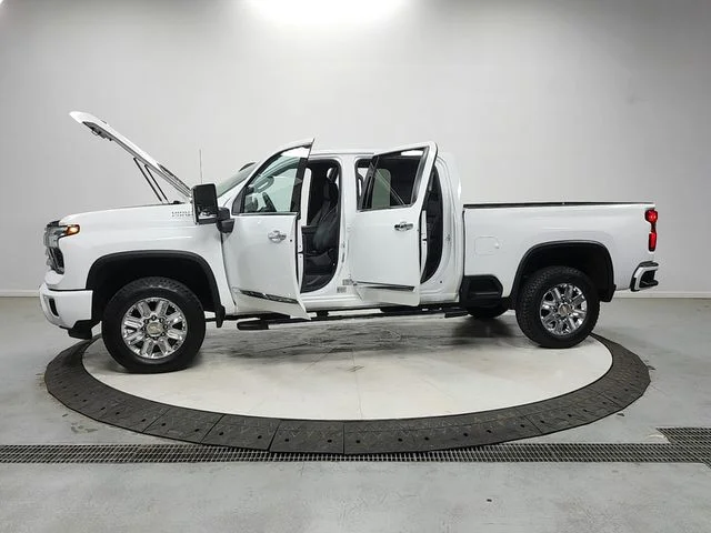 Used 2024 White Chevrolet High Country image 12