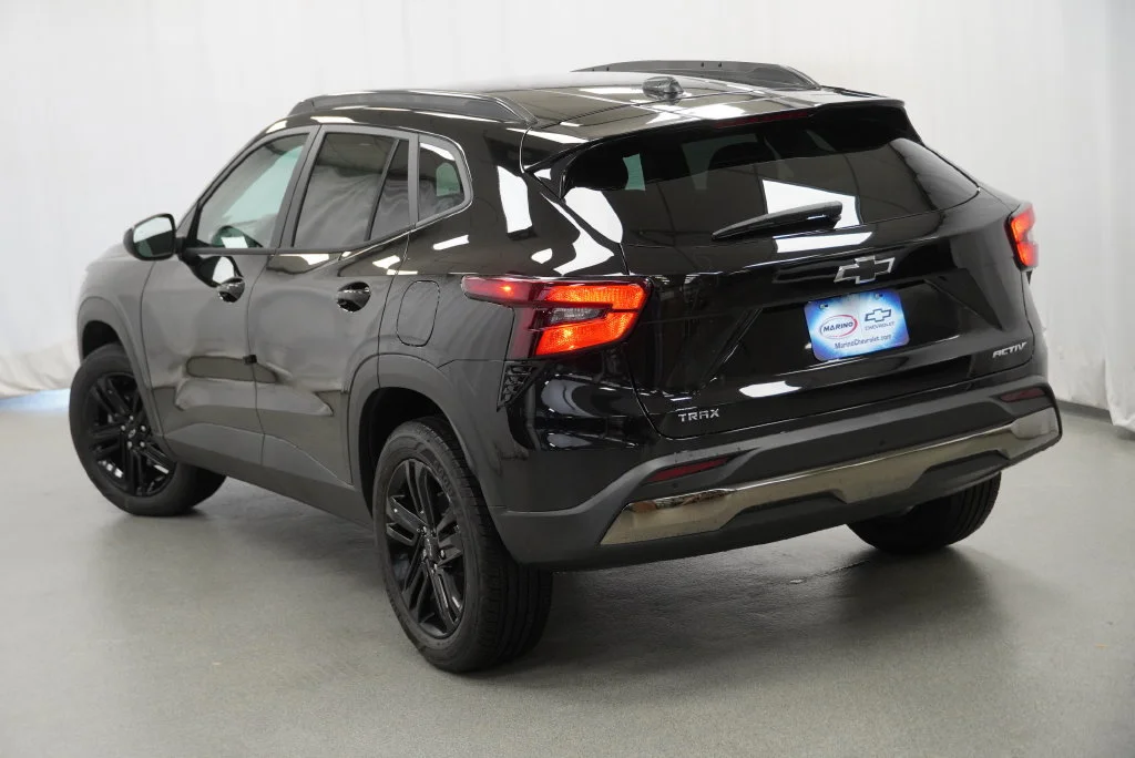 New 2026 Mosaic Black Metallic Chevrolet ACTIV image 15