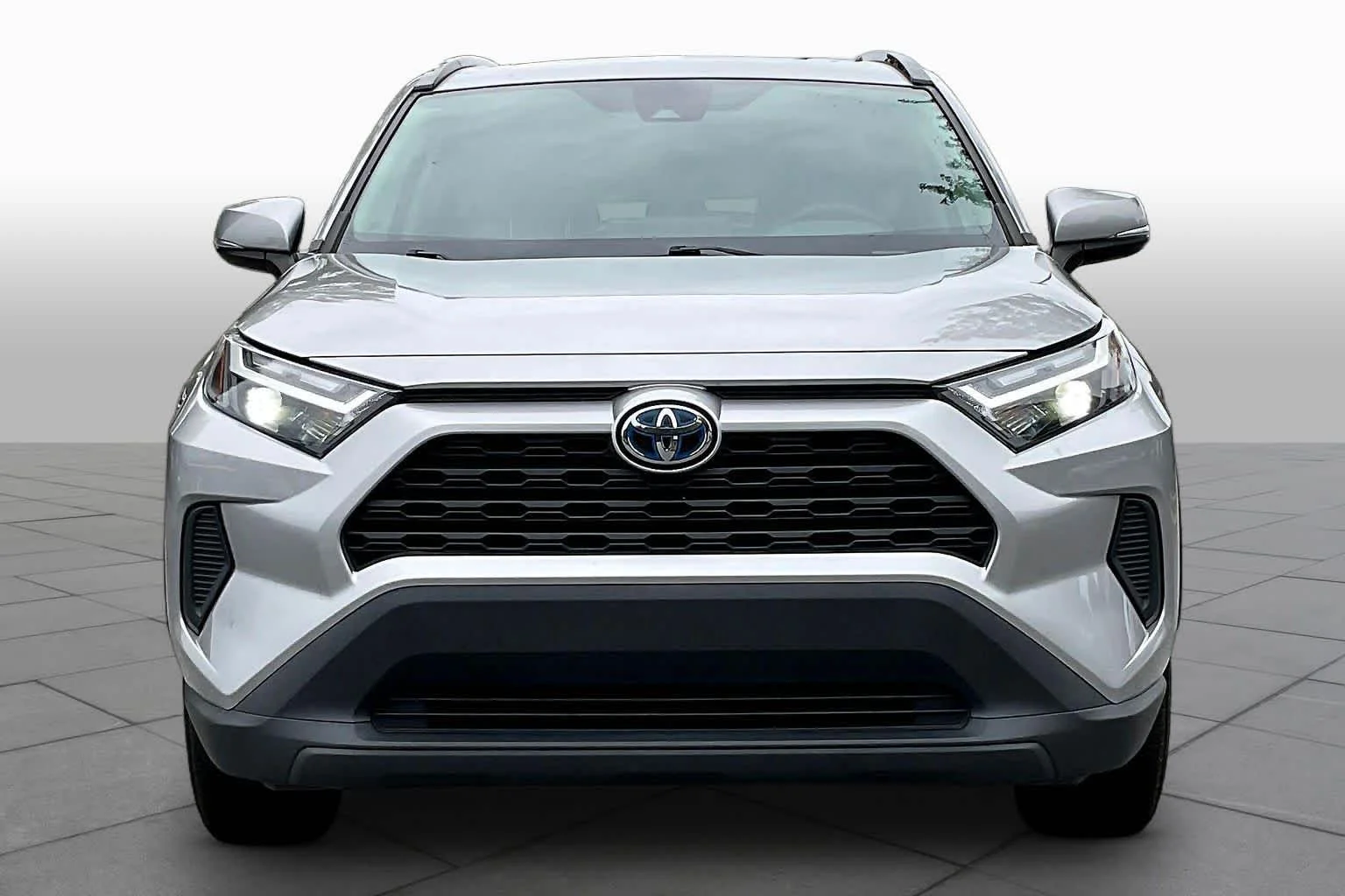 Used 2022 Silver Sky Metallic Toyota Hybrid XLE image 4