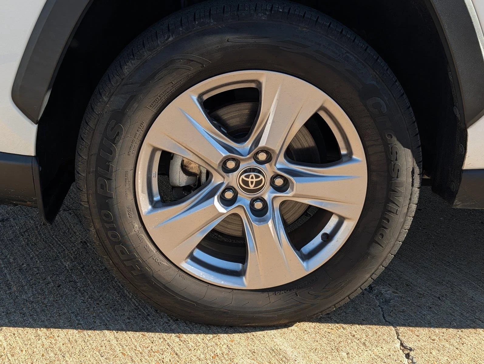 Used 2022 White Toyota XLE image 9