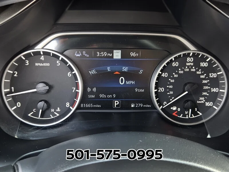Used 2021 Scarlet NISSAN FWD PLATINUM image 30