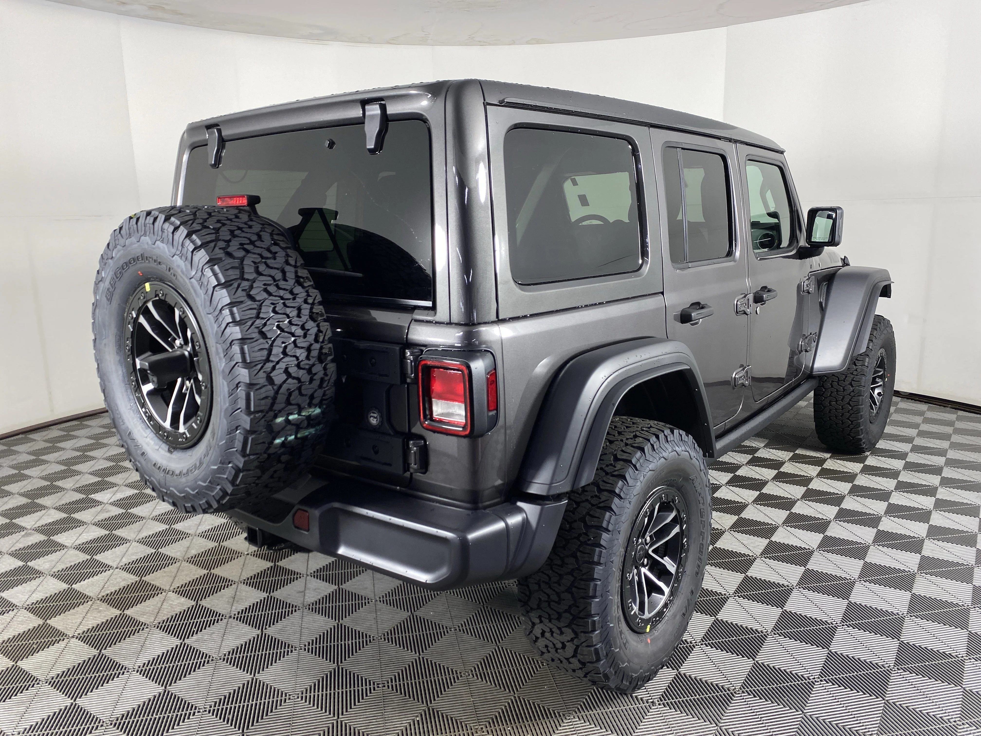 New 2026 Granite Crystal Metallic Clear-Coat Exterior Paint Jeep Willys image 7