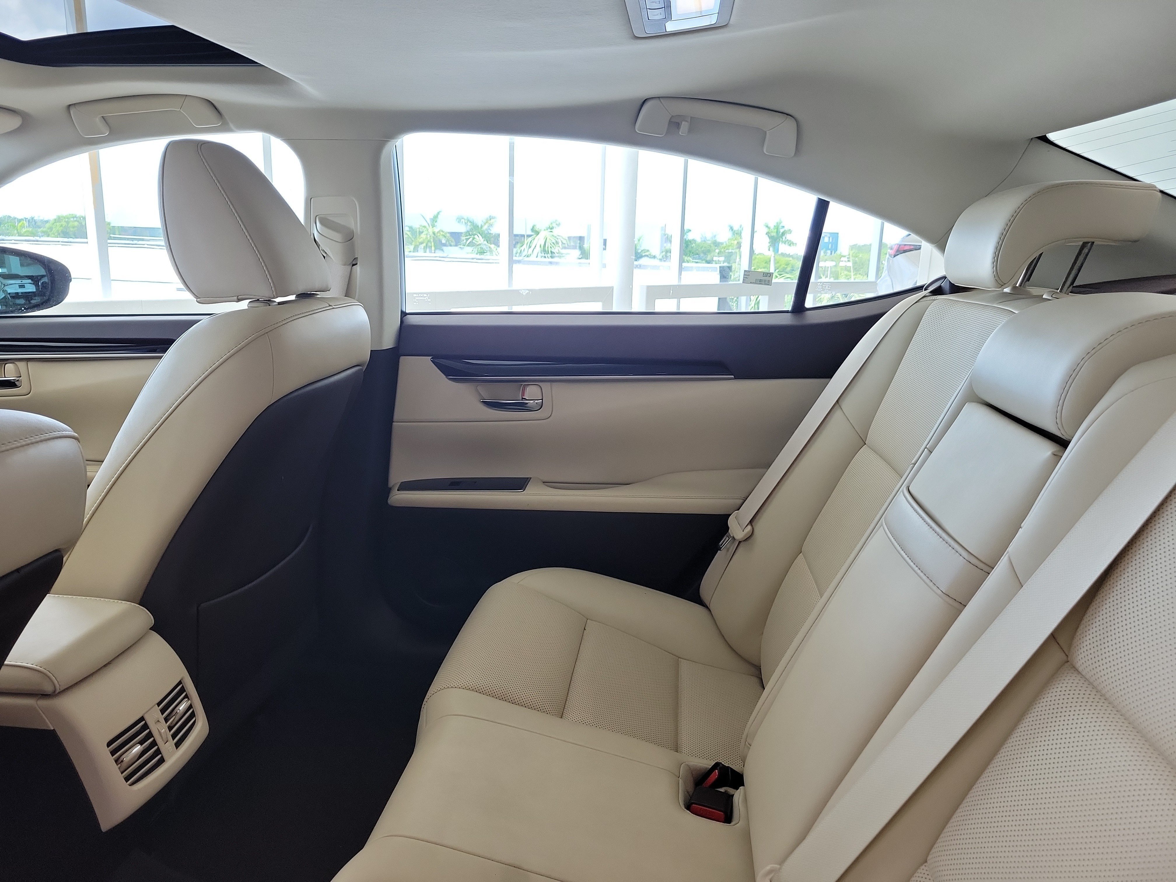 Used 2018 Atomic Silver Lexus ES 350 image 13
