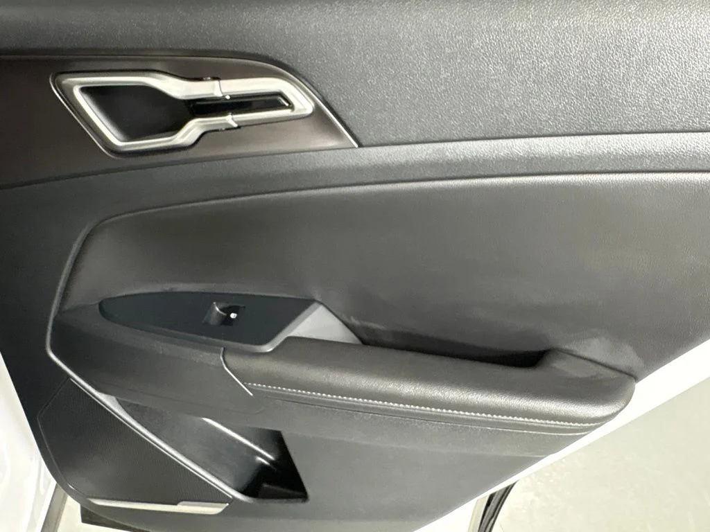 New 2026 Glacial White Pearl Kia EX image 17