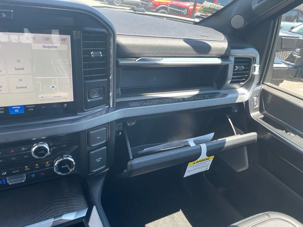 2025 Ford F-350 Super Duty Platinum - Photo 28
