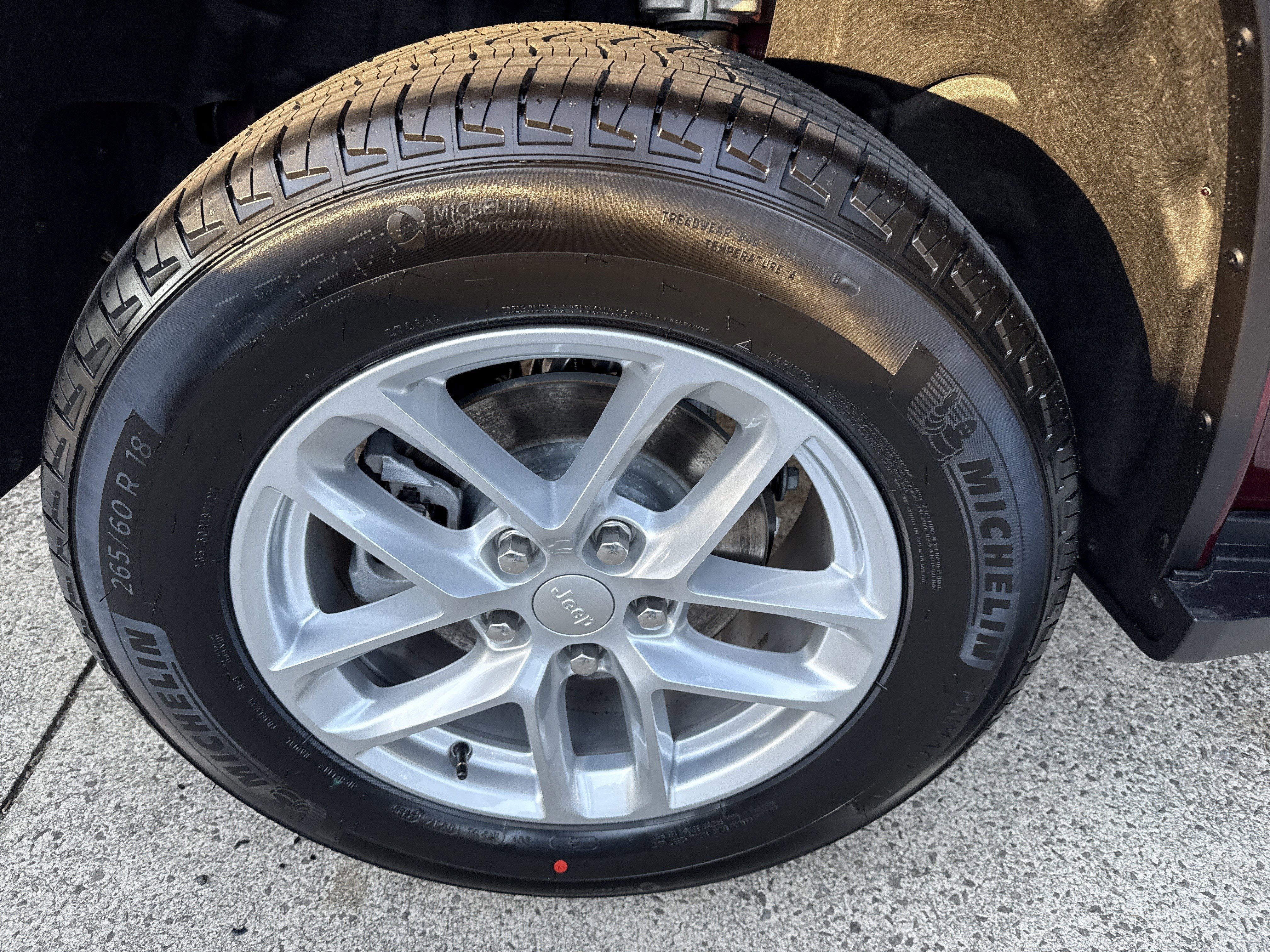 New 2025 Velvet Red Pearlcoat Jeep Laredo image 17