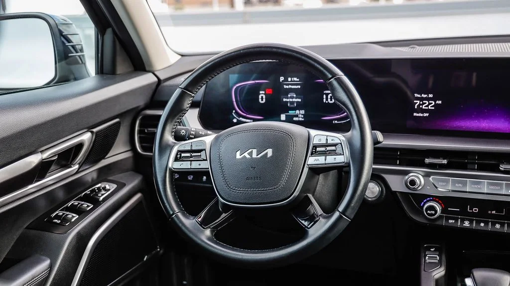 Used 2025 Black Kia S image 18