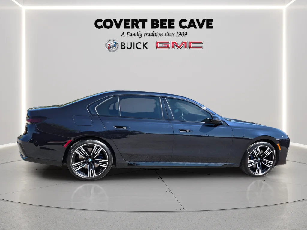 Used 2023 Black BMW 740i image 10
