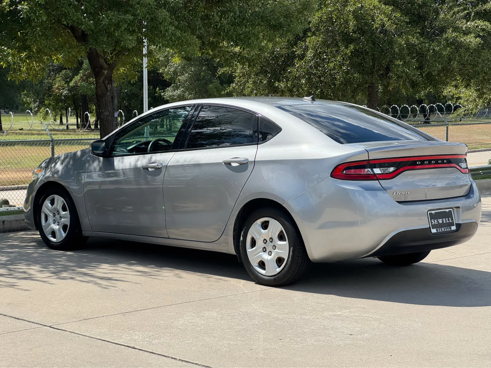 Used 2015 Billet Silver Metallic Clearcoat Dodge SE image 8