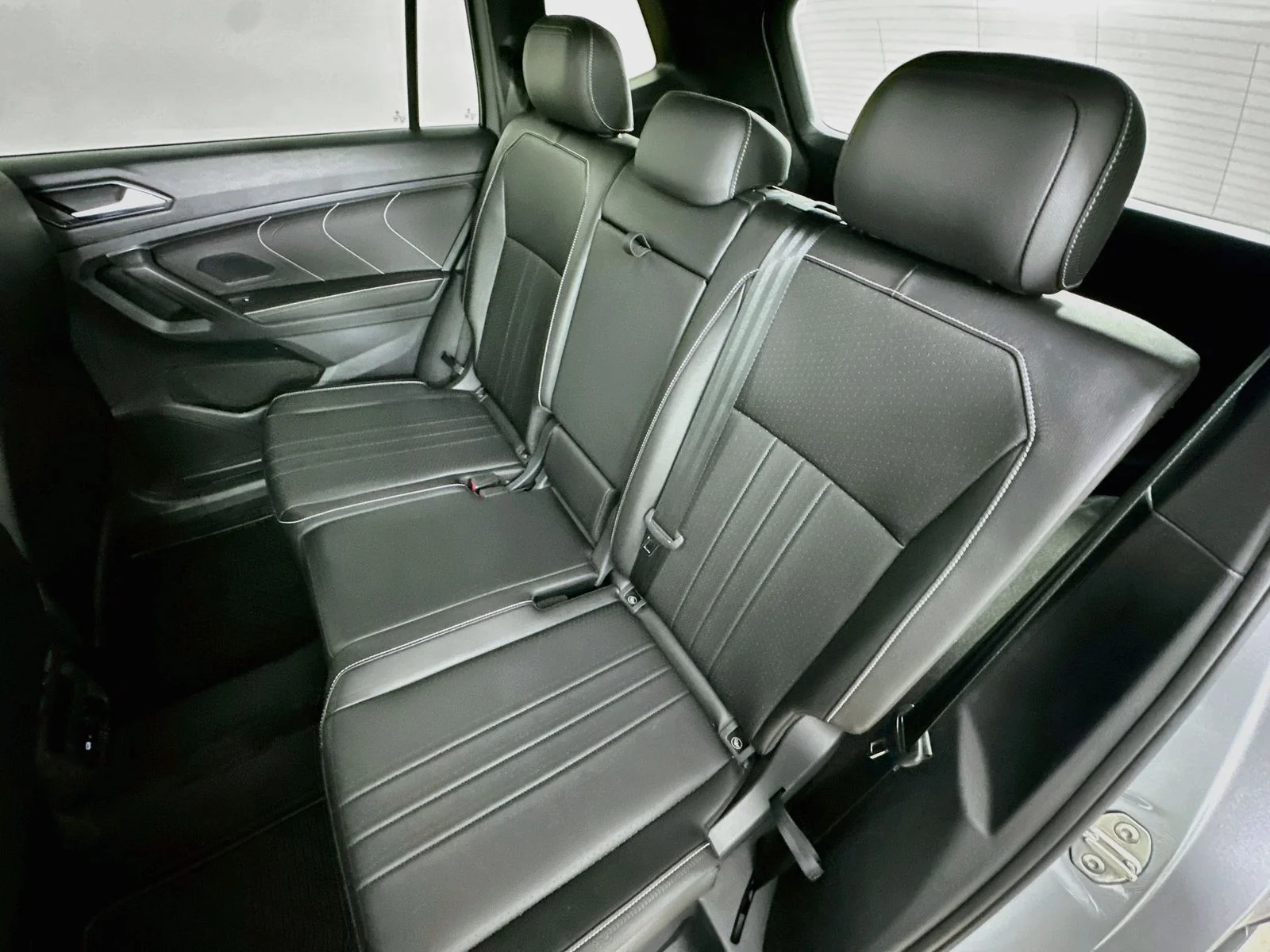 Used 2024 Silver Volkswagen  image 36