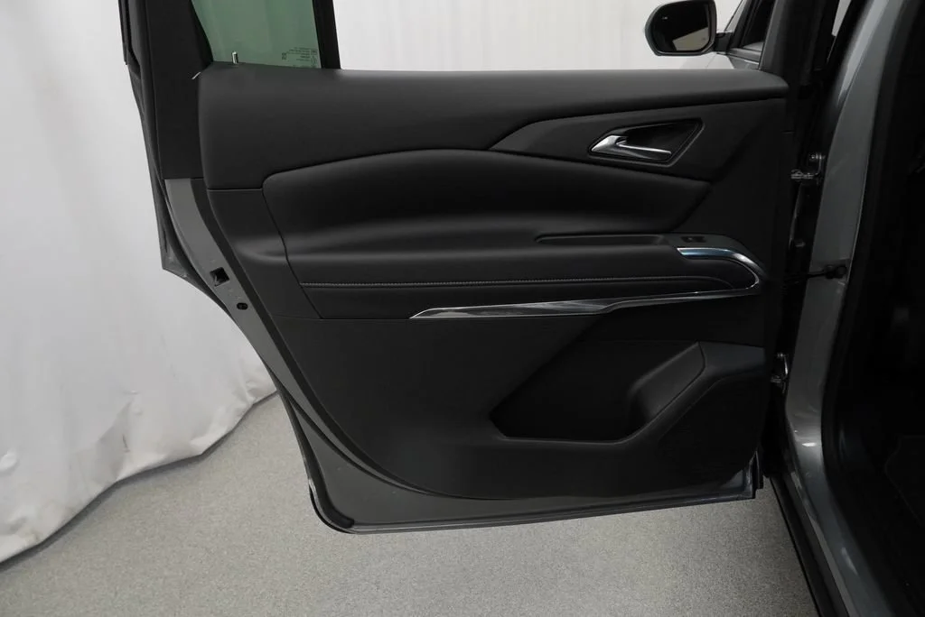 2027 Chevrolet Traverse LT - Photo 24