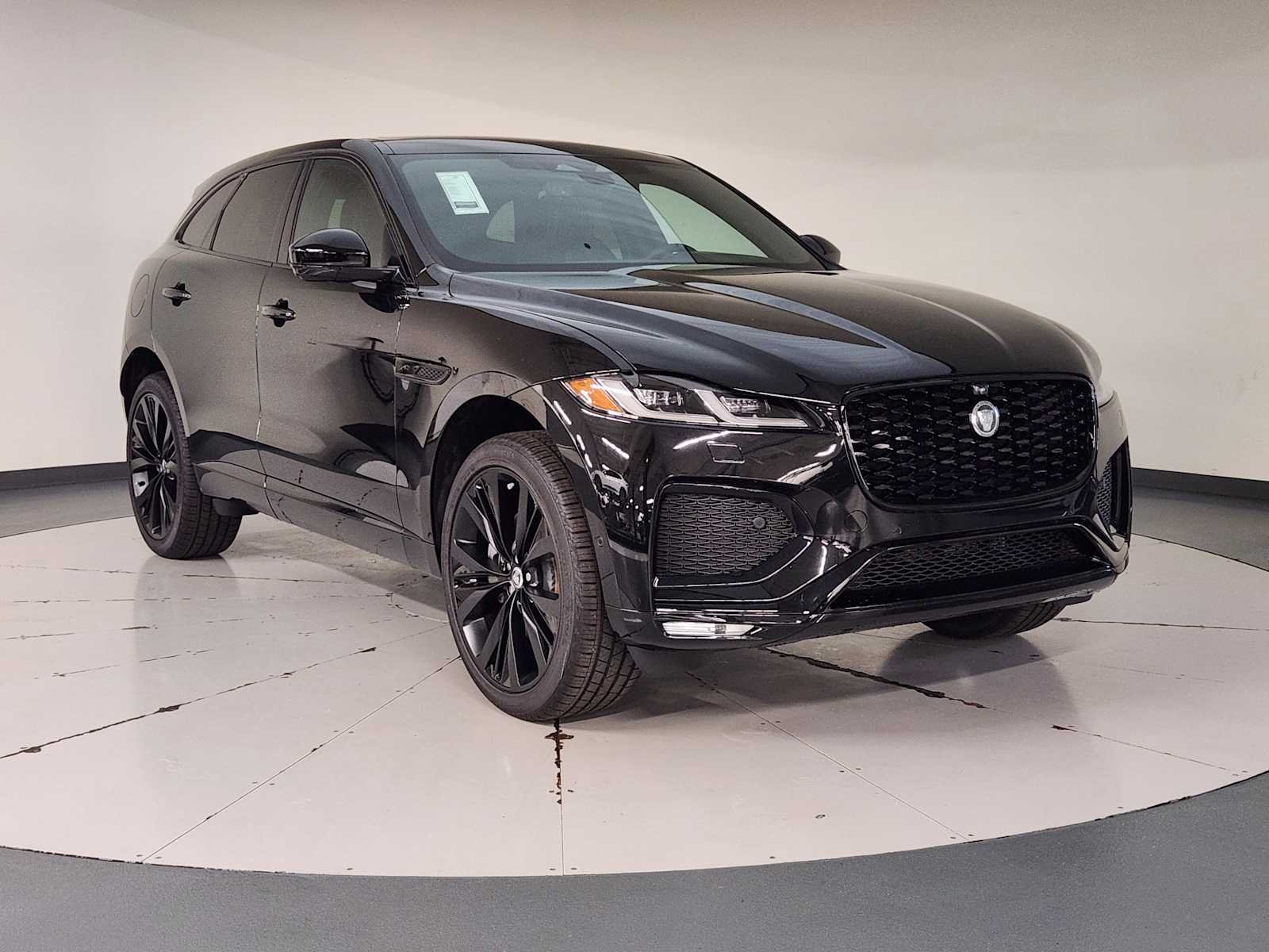 2026 Jaguar F-Pace R-Dynamic S - Photo 7