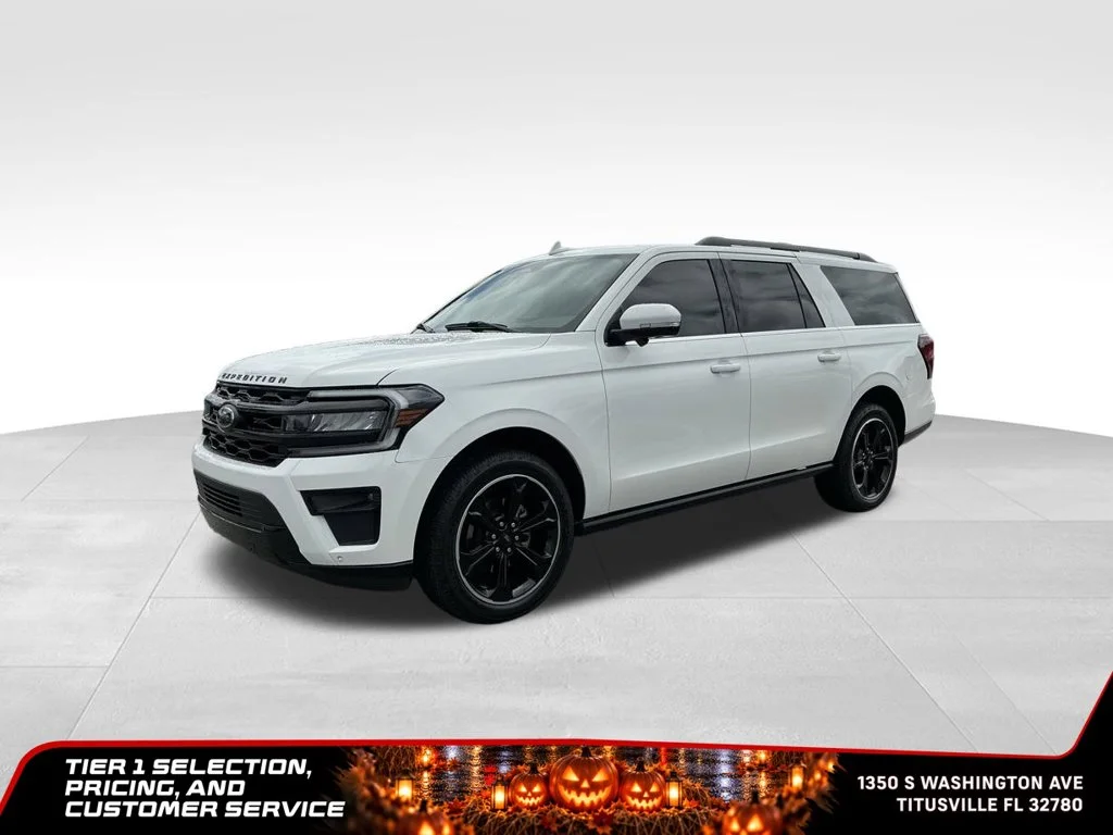 Used 2023 White Ford Limited image 2