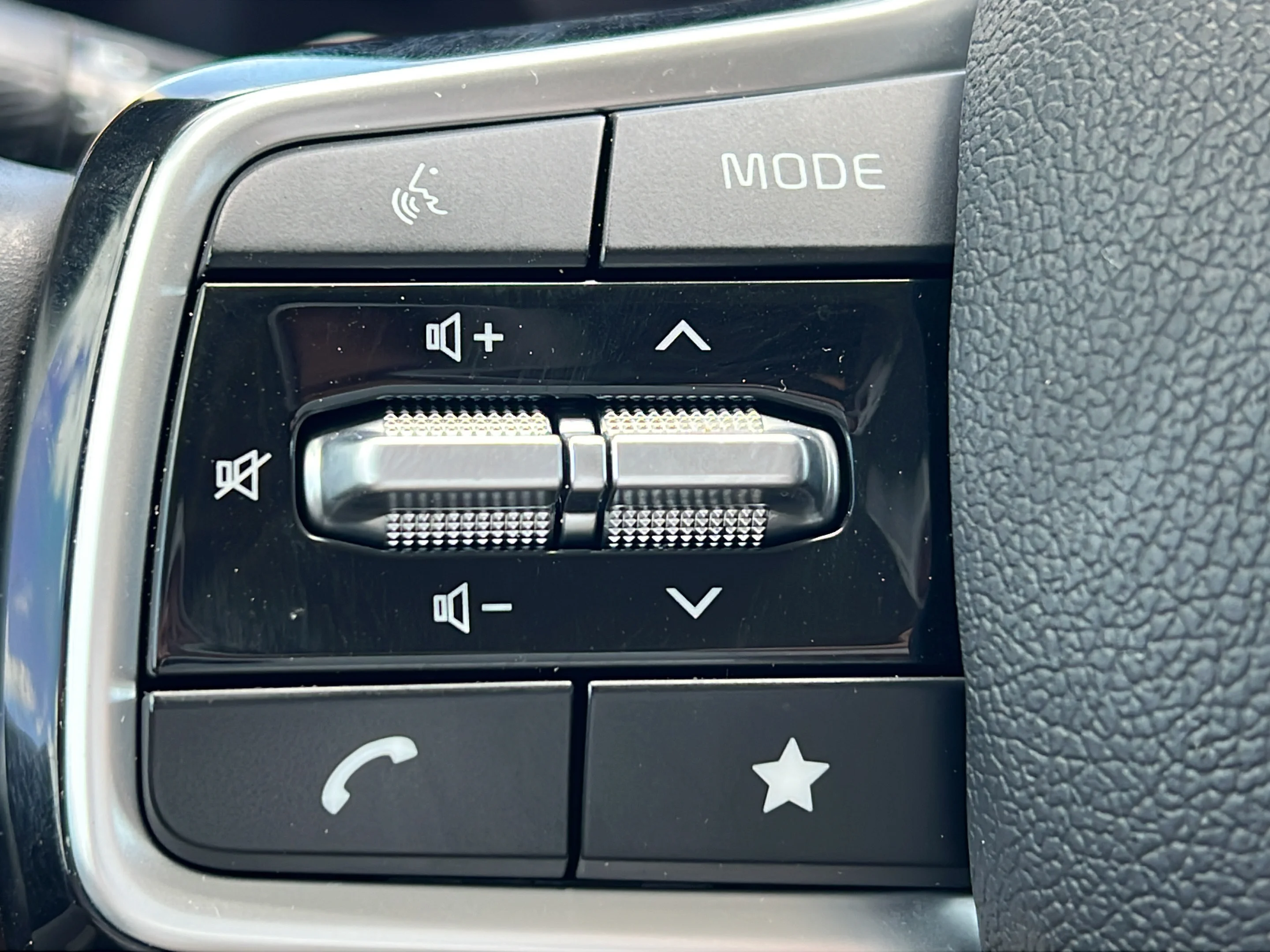 Used 2023 Astra Blue Kia SX Prestige image 23