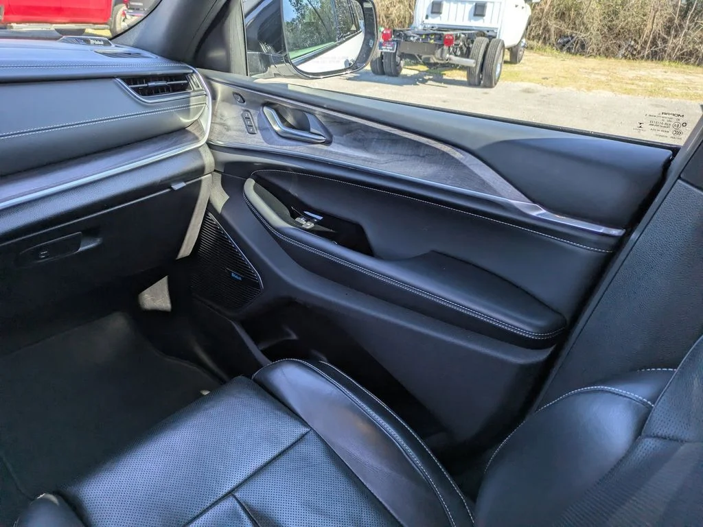 Used 2022 White Jeep Overland 4xe image 19