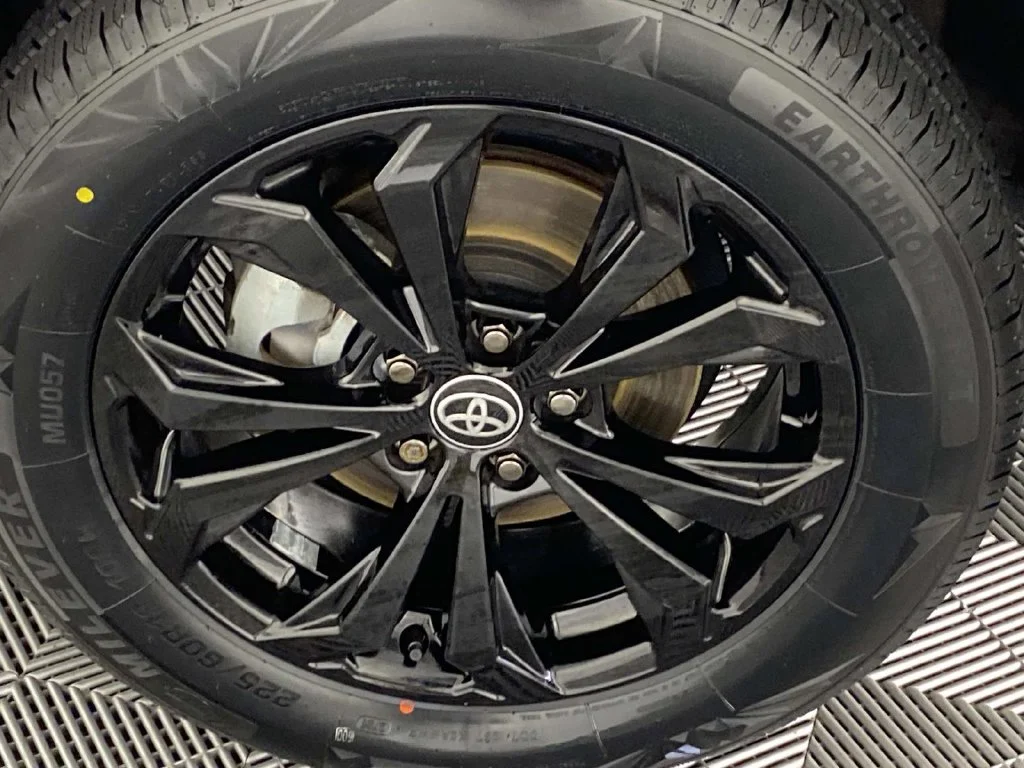 Used 2024 Pearl Toyota SE image 27