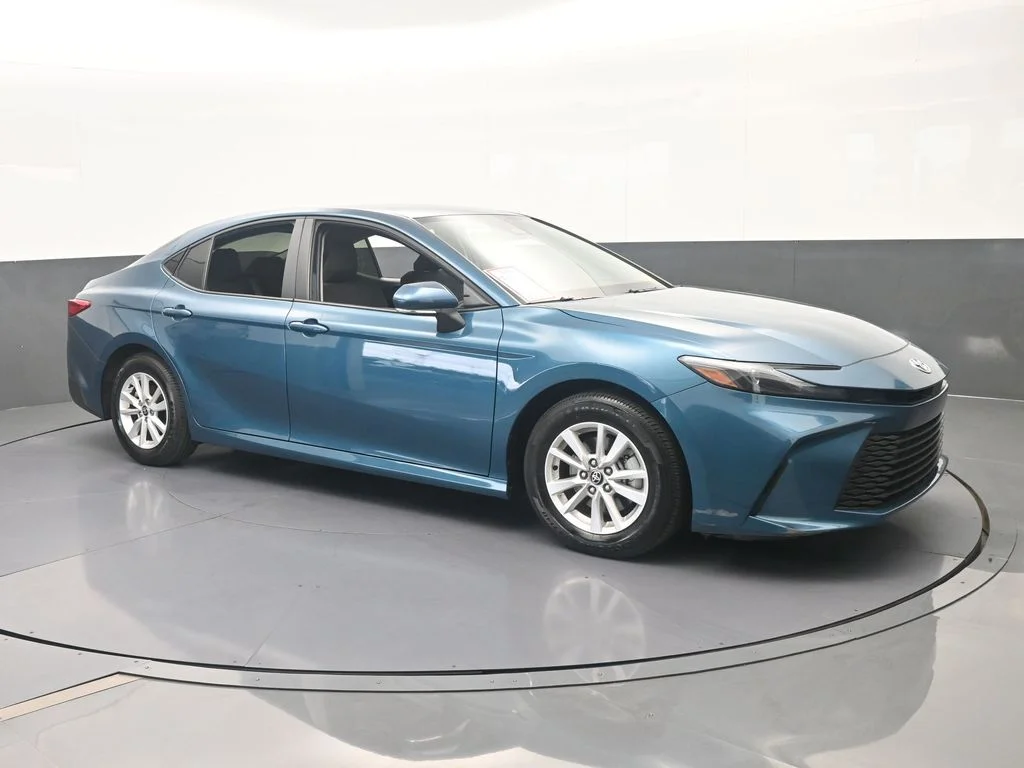 Used 2025 Ocean Toyota LE image 8