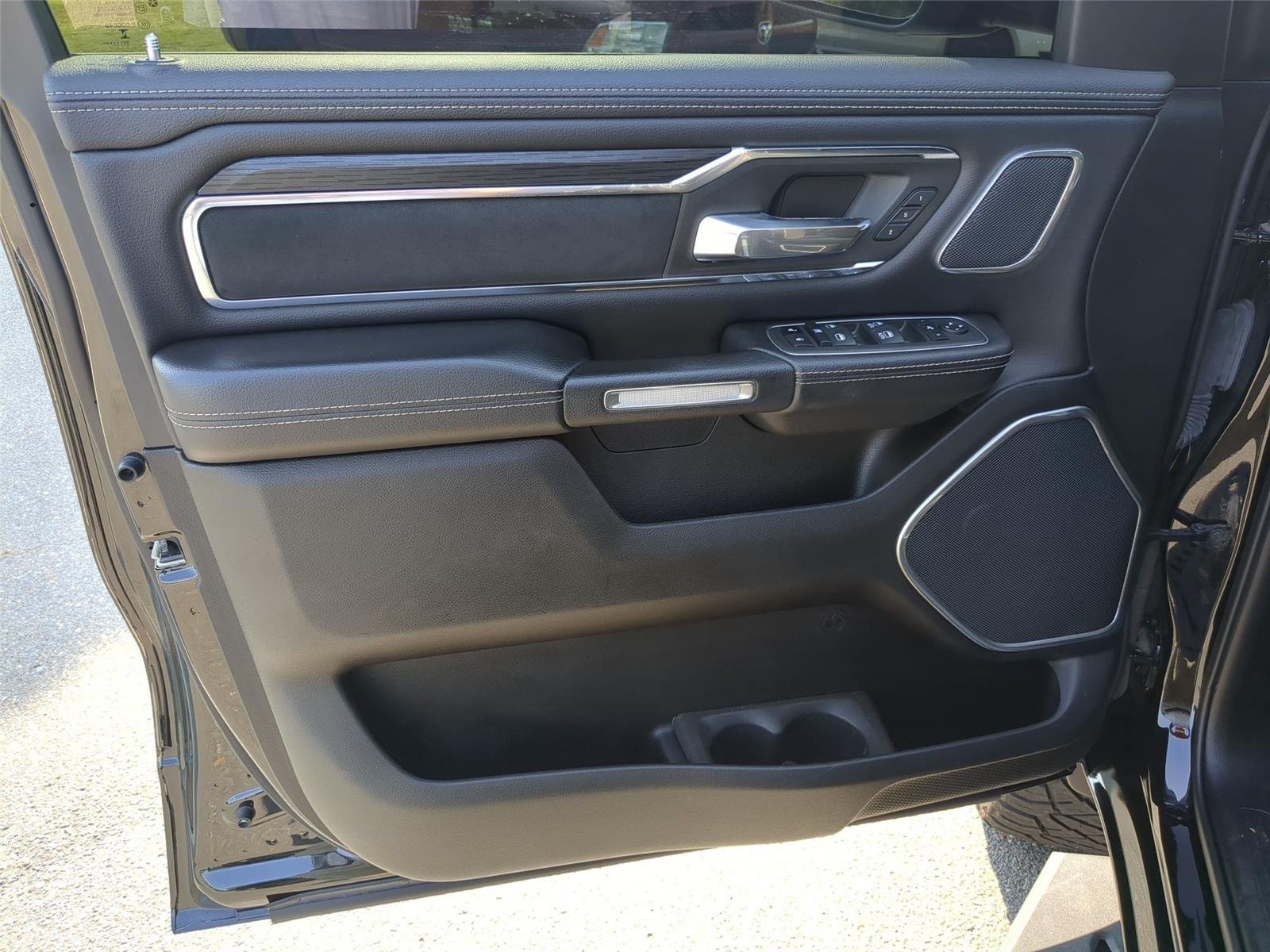 Used 2024  RAM TRUCK LARAM image 12