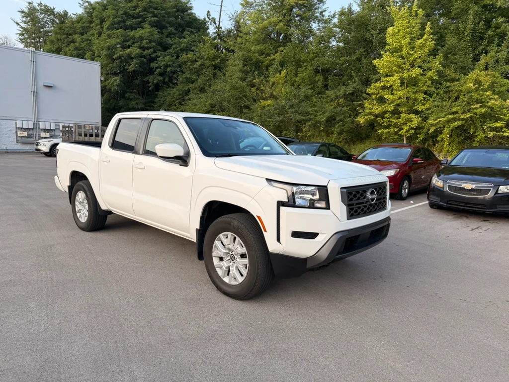 Used 2023 Glacier White Nissan SV image 3