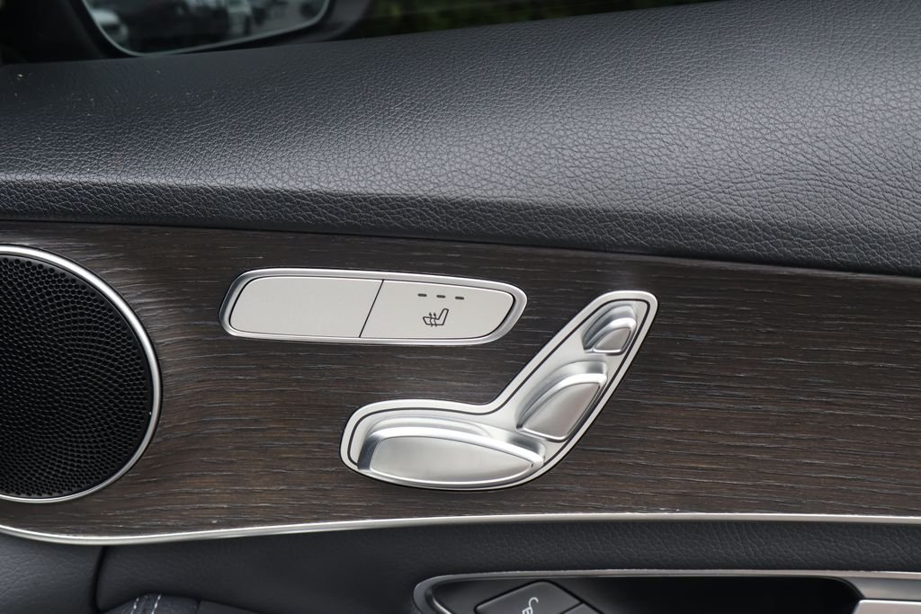 Used 2020 White Mercedes-Benz 4MATIC® image 38