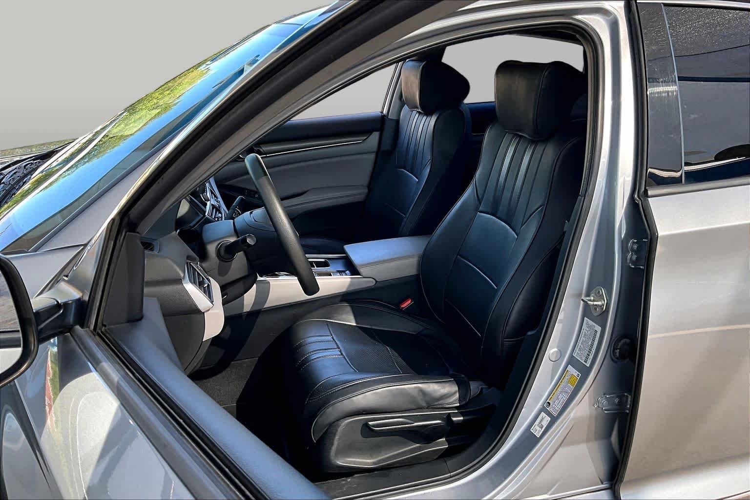 Used 2019 Lunar Silver Metallic Honda LX 1.5T image 8