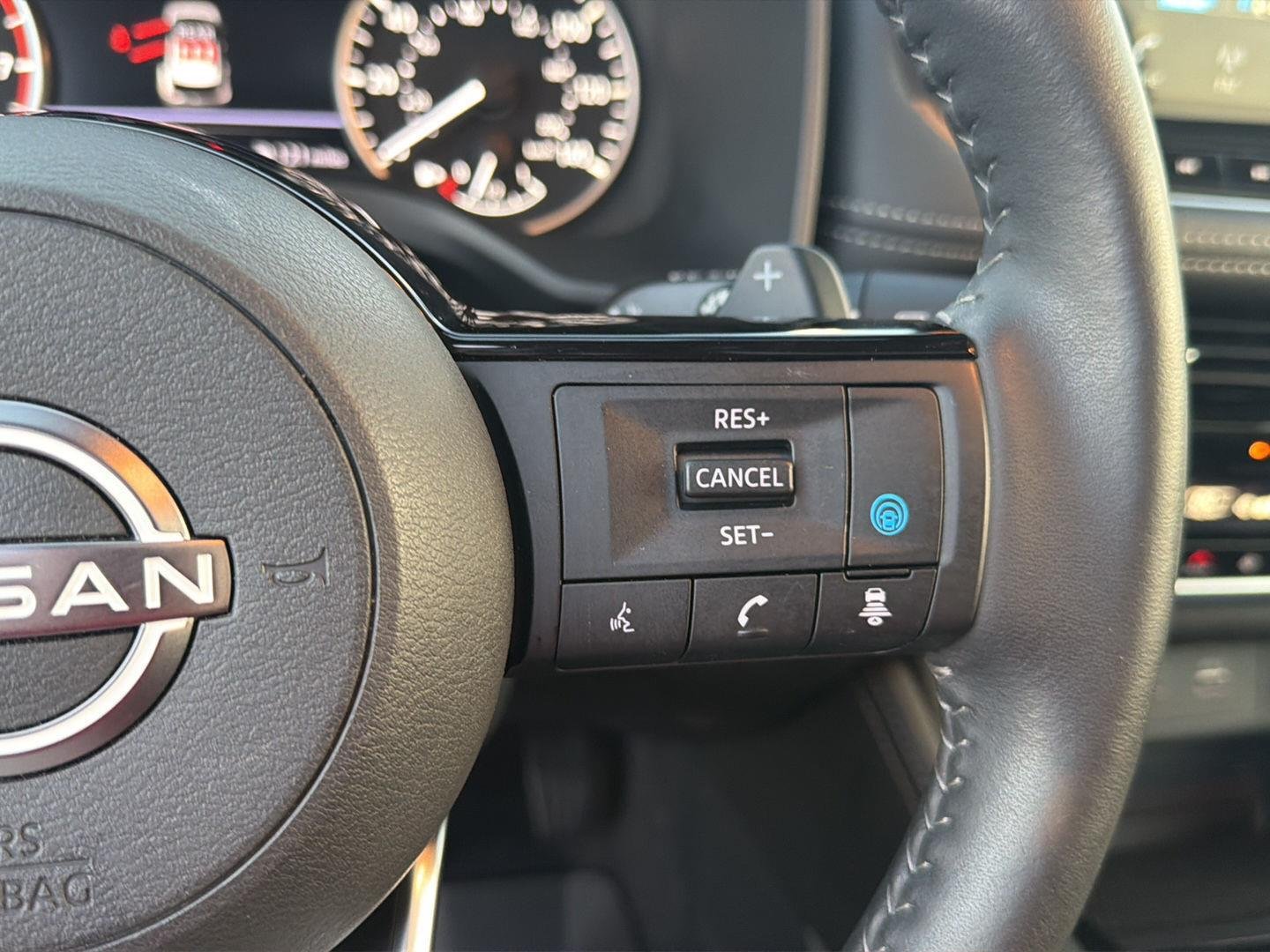 Used 2023 Scarlet Ember Tintcoat Nissan SL image 22