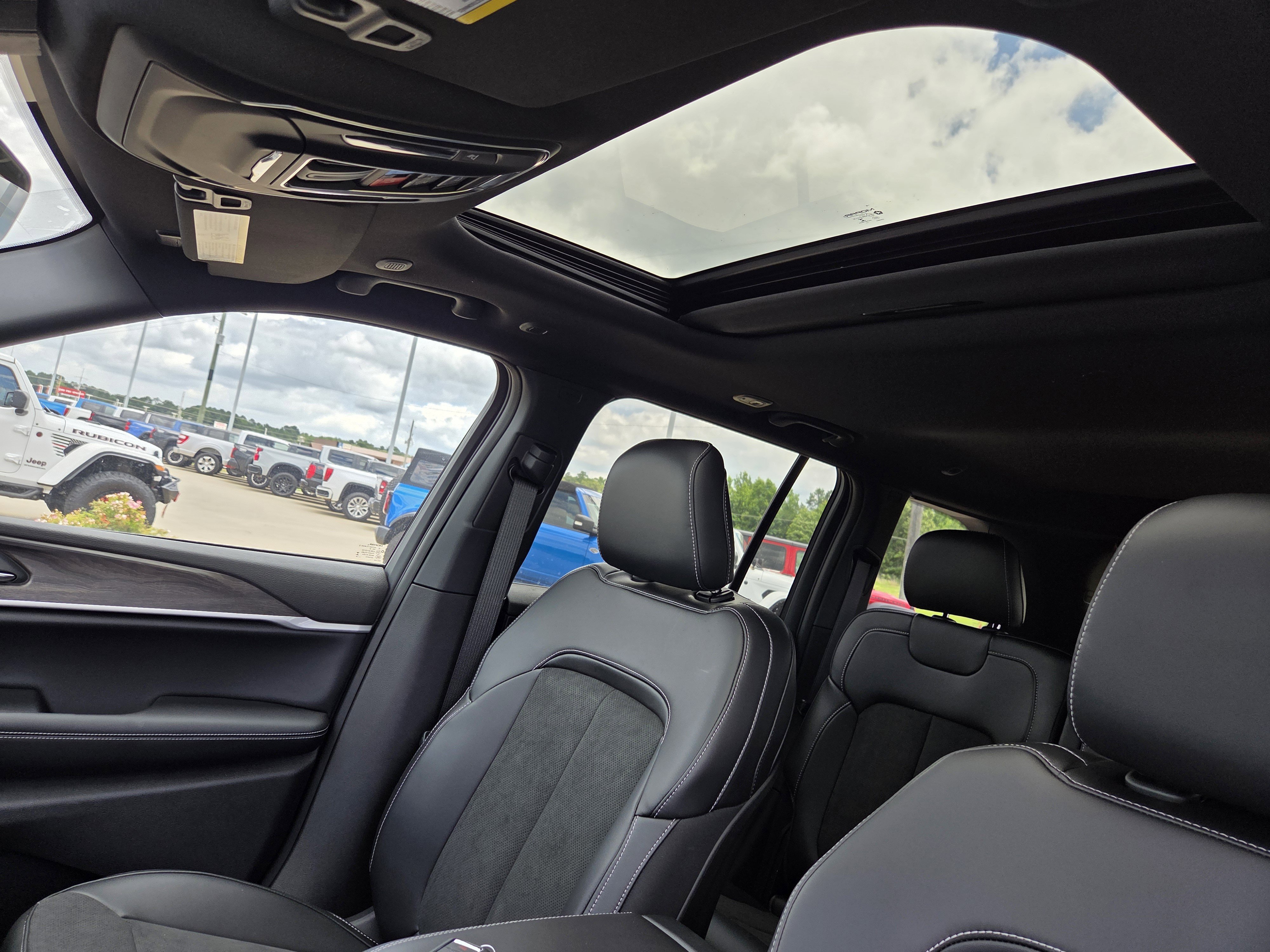 New 2026 Velvet Red Pearlcoat Jeep Laredo Altitude image 25