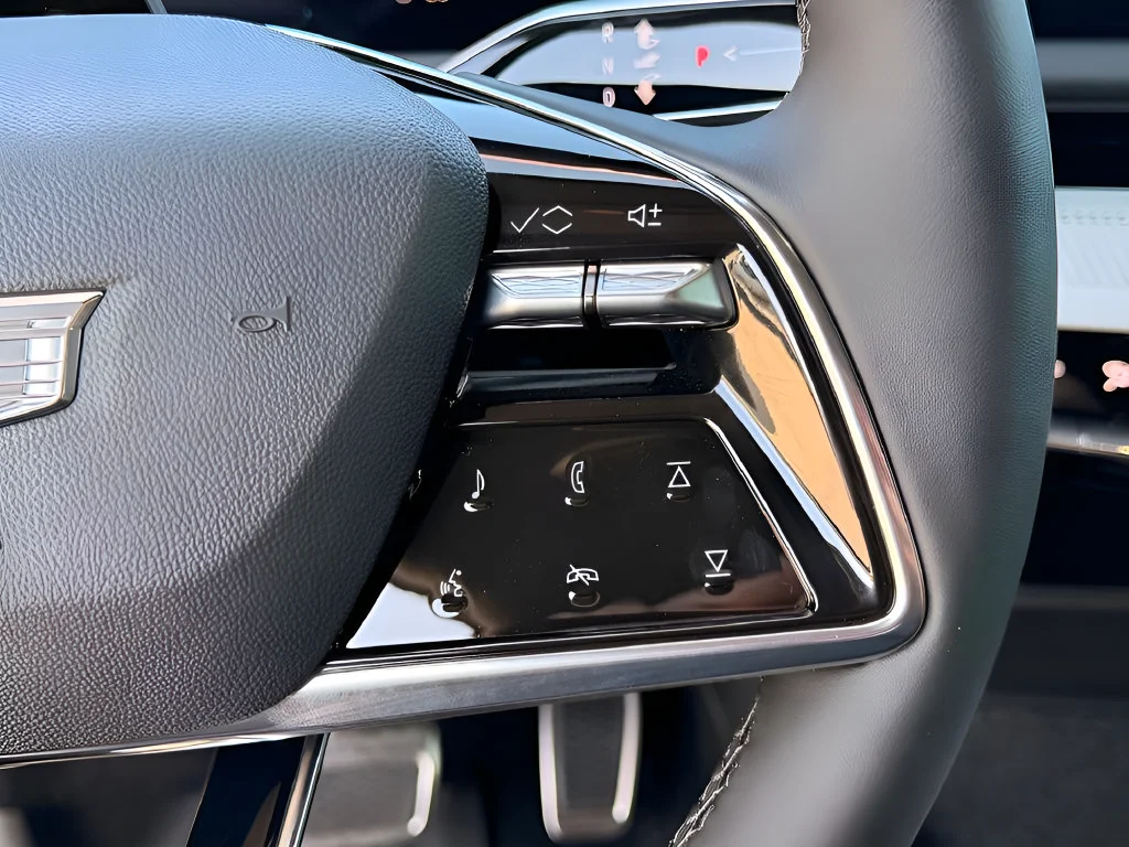 2027 Cadillac OPTIQ Sport - Photo 18