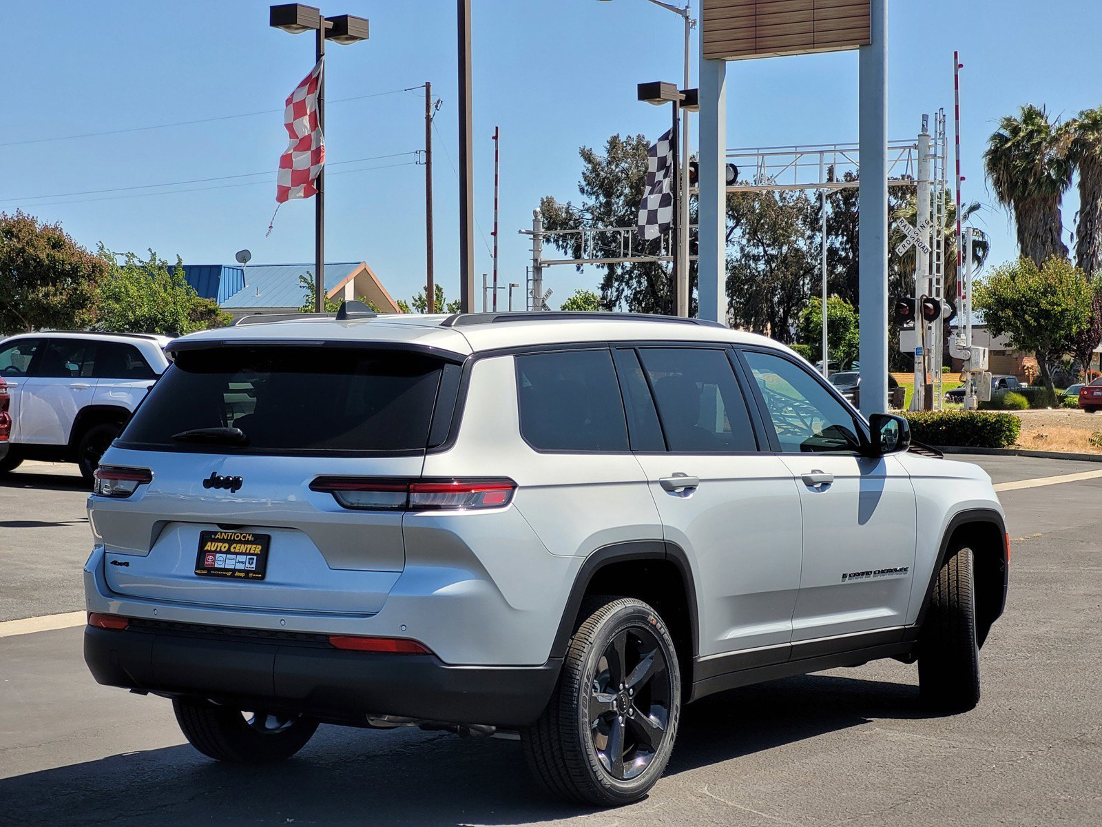2025 Jeep Grand Cherokee Altitude X photo 2