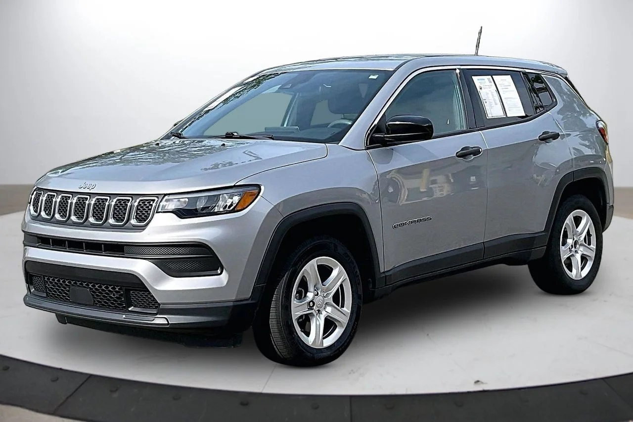 Used 2023 Silver Jeep Sport image 4