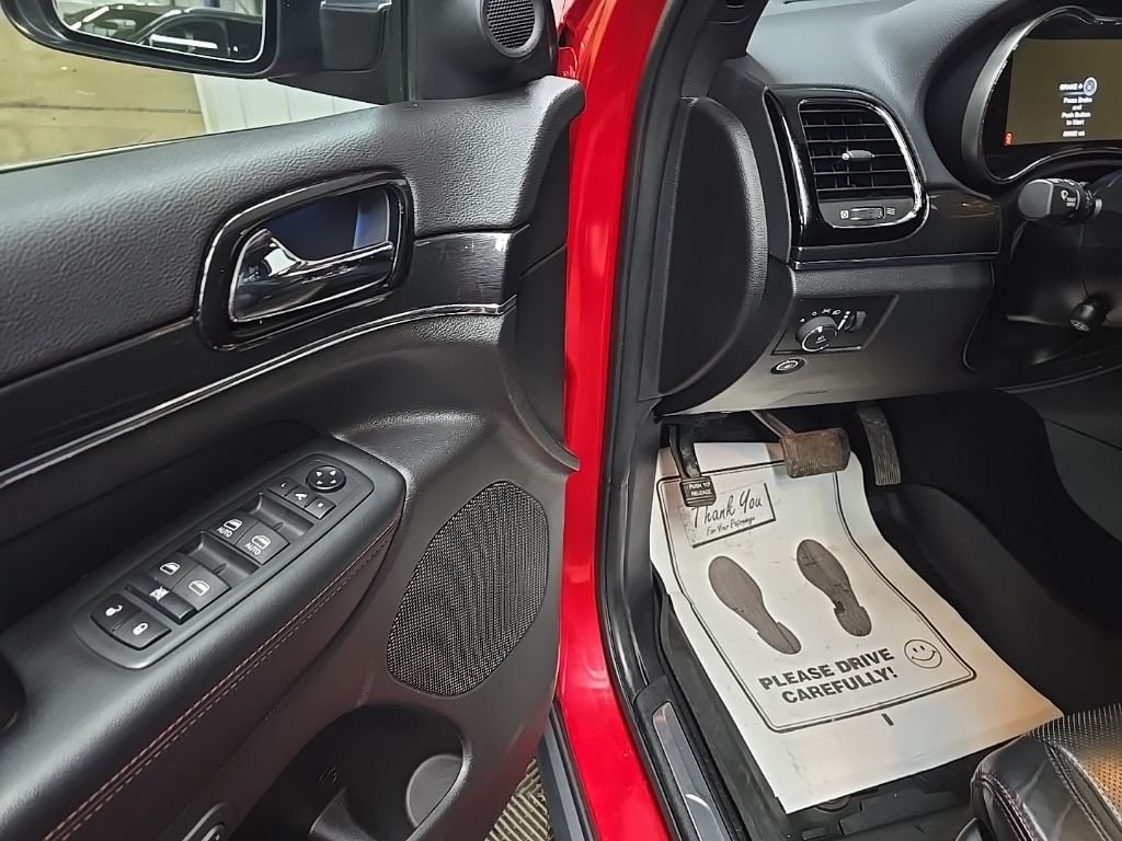 Used 2021 Red Line Jeep Trailhawk image 29