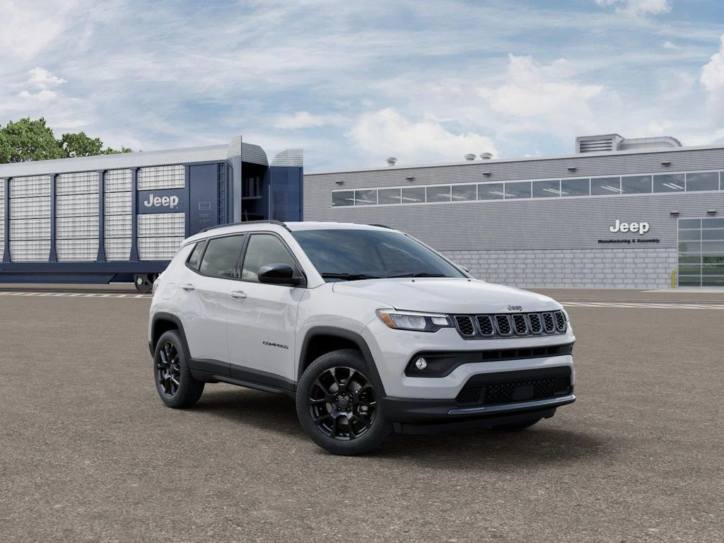 New 2026 Bright White Clear-Coat Exterior Paint Jeep Latitude Altitude image 5