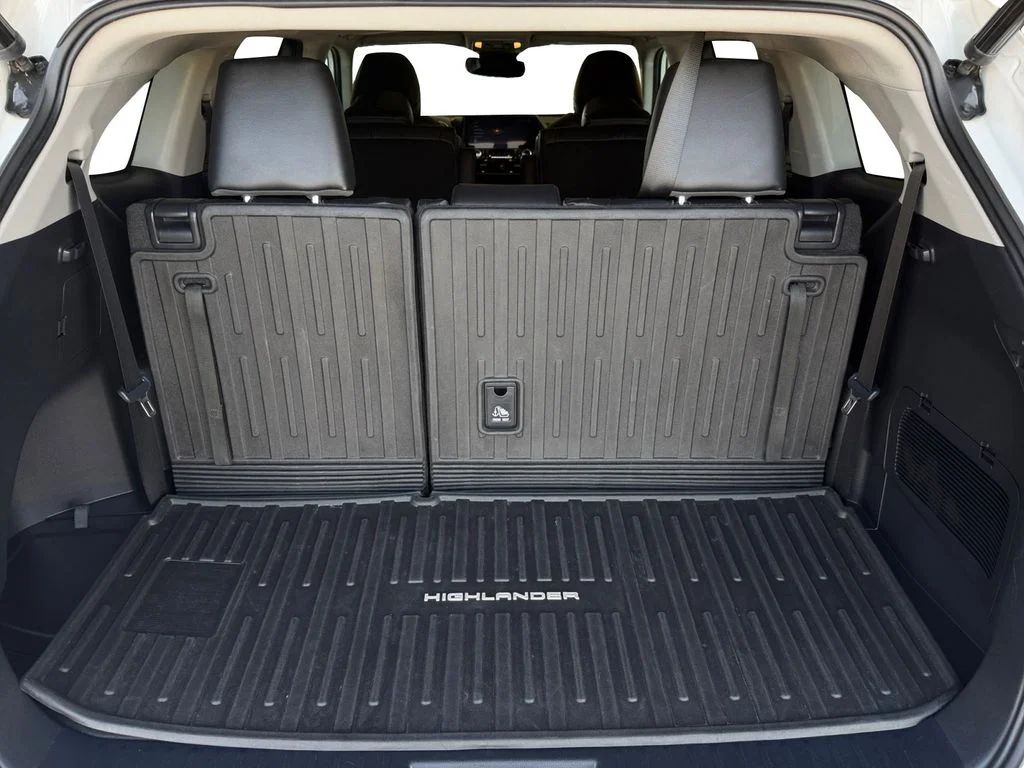 Used 2023 Beige Toyota XLE image 13