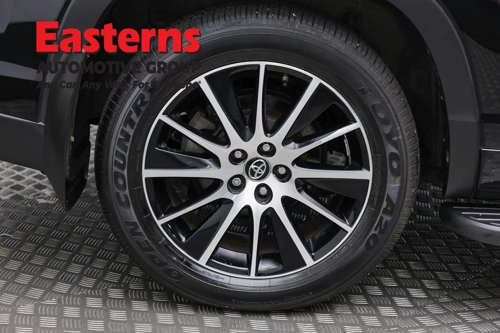 Used 2018 Black Toyota SE image 30