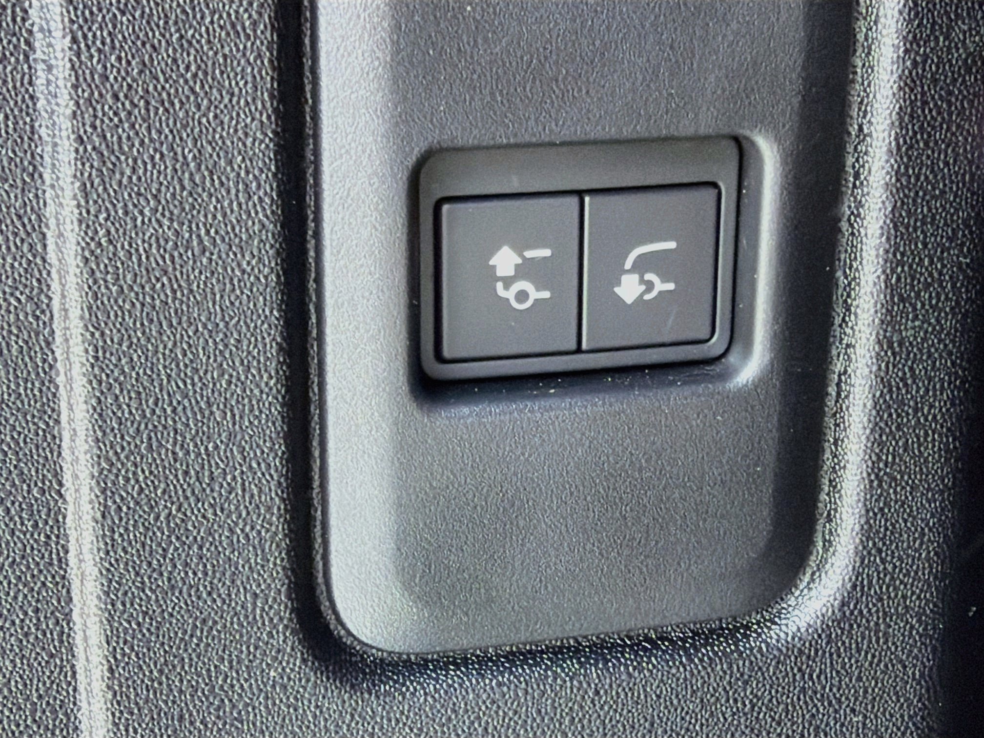Certified Used 2025 Green Metallic Land Rover S image 13