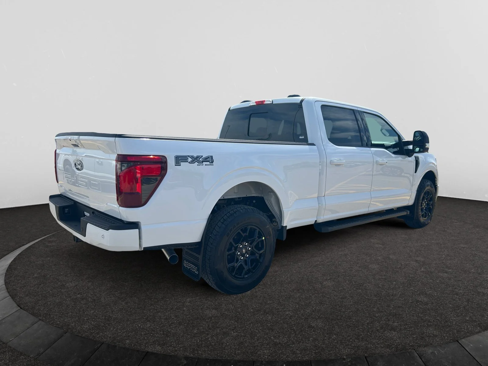 New 2026 Oxford White Ford XLT image 5