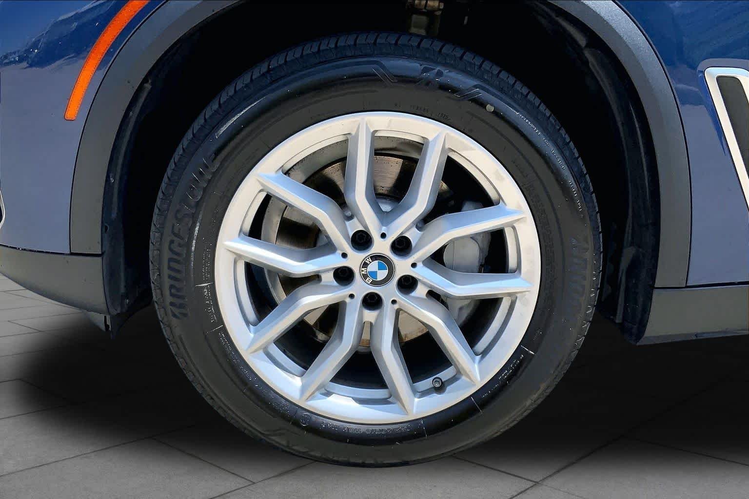 Used 2019 Phytonic Blue Metallic BMW xDrive40i image 9