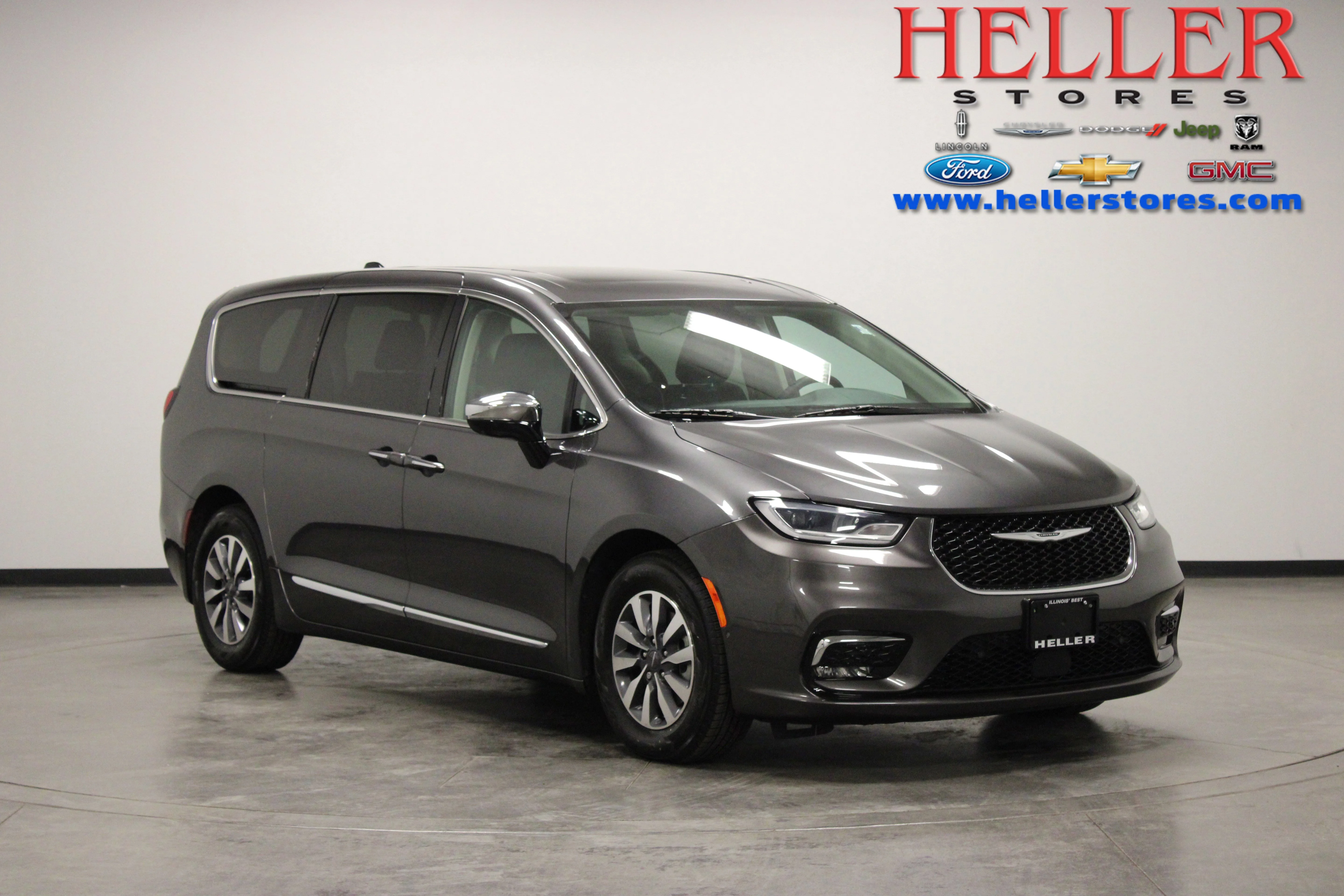 2023 Chrysler Pacifica Hybrid Limited Hybrid's photo