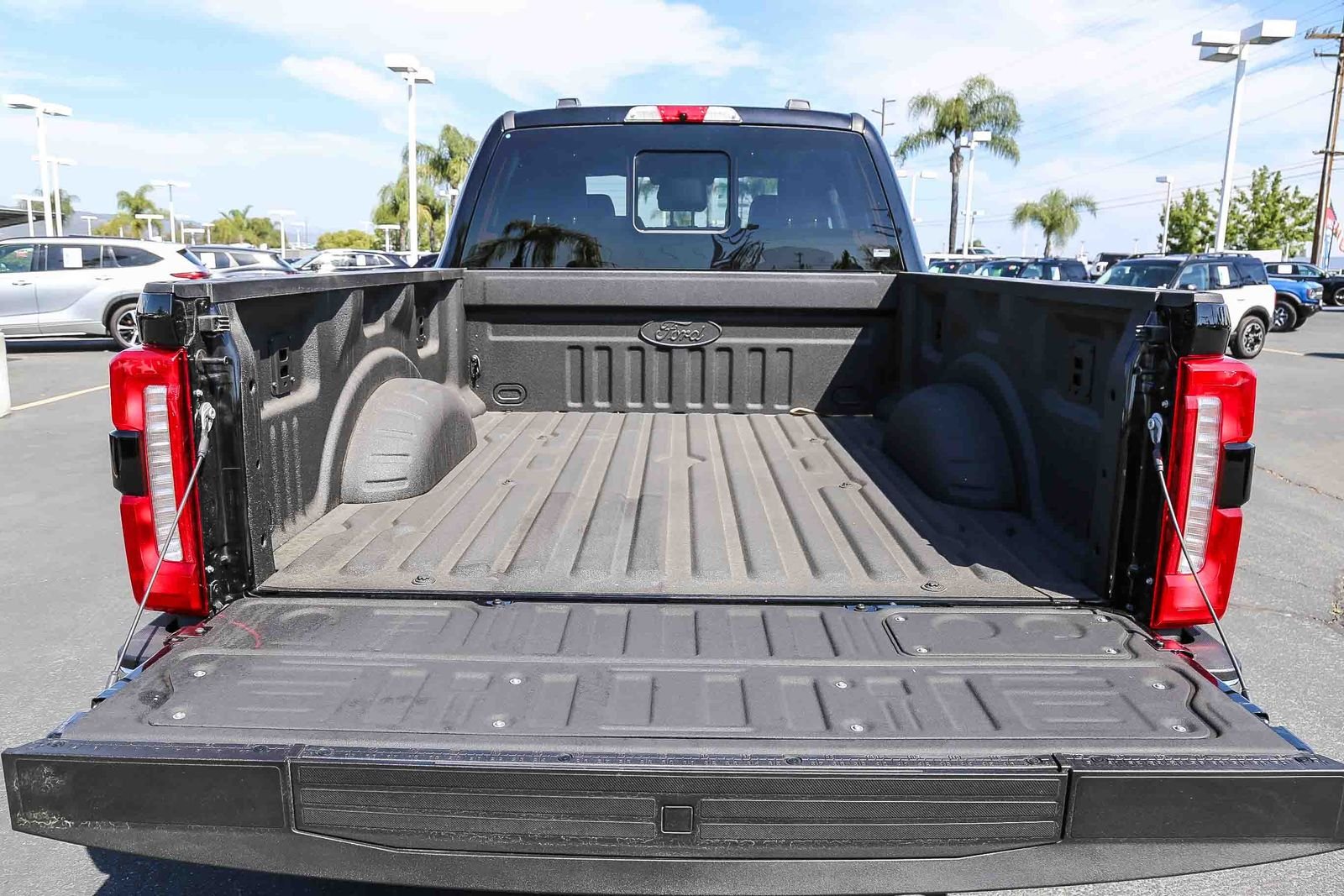 New 2026 Agate Black Metallic Ford F-250® Lariat® image 9