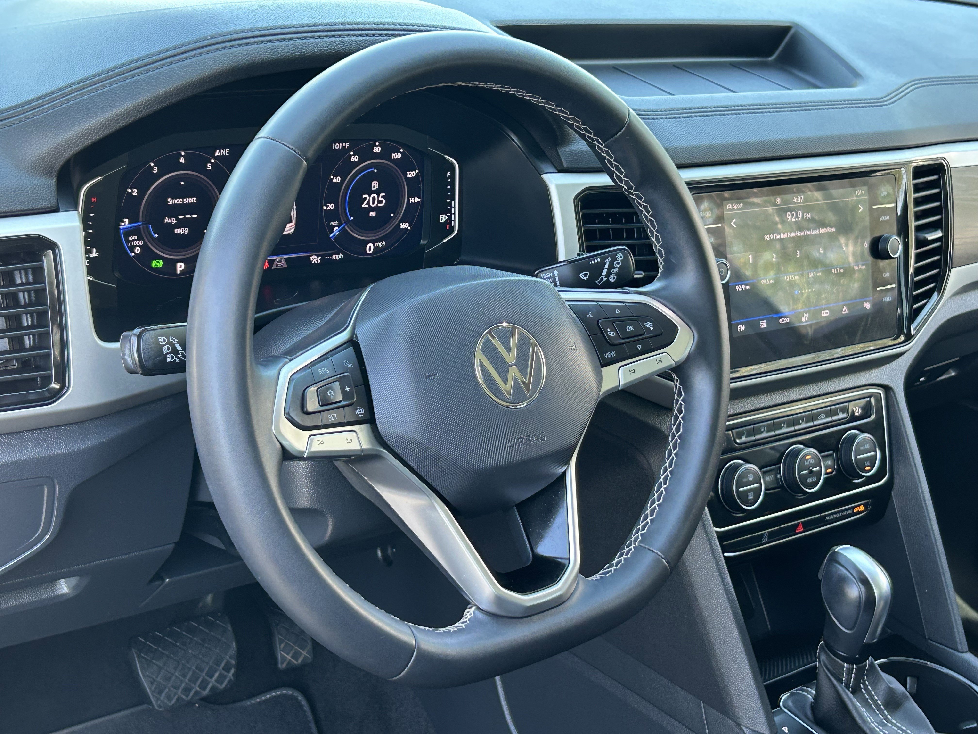 Used 2023 Platinum Gray Metallic Volkswagen 2.0T SE w/Technology image 25