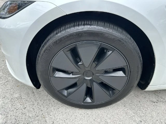 2025 Tesla Model 3 Long Range - Photo 10