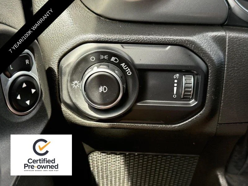 Used 2023 Black Jeep Sport S image 18