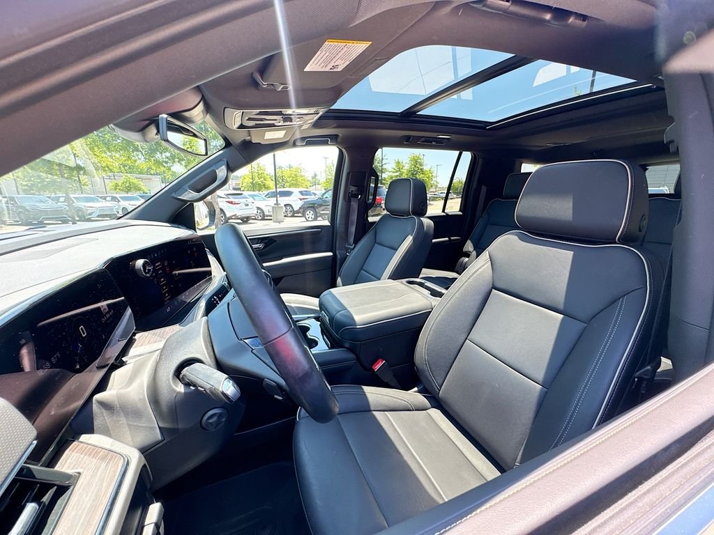Used 2025 Black Chevrolet Premier image 9