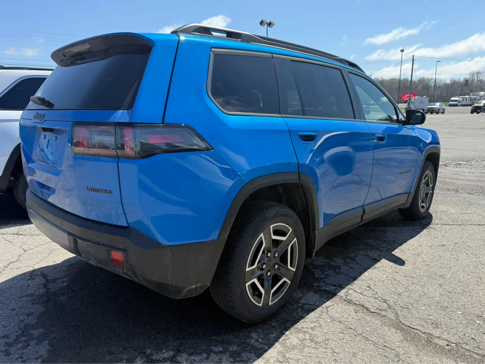 New 2026 Hydro Blue Pearl-Coat Exterior Paint Jeep Limited image 4