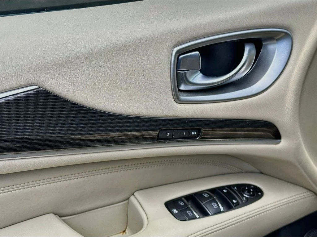 Used 2018 Gray INFINITI Base image 19