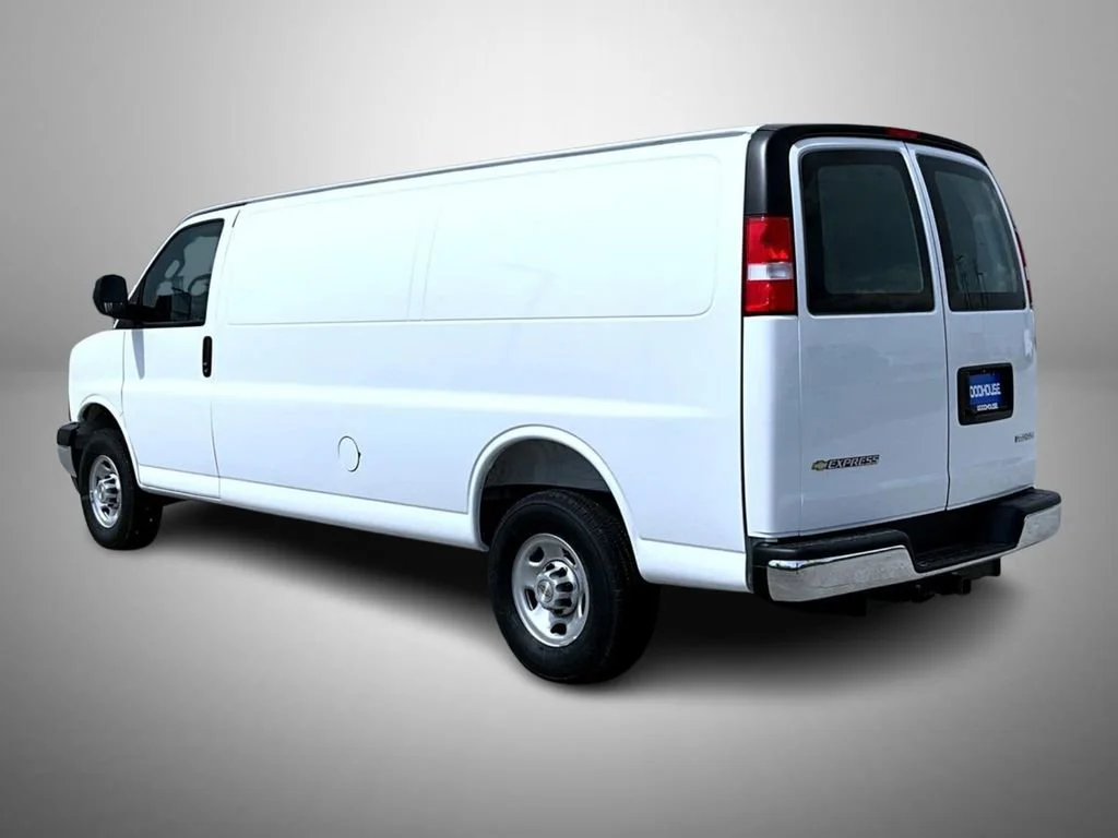 New 2026 Summit White Chevrolet 1WT image 7